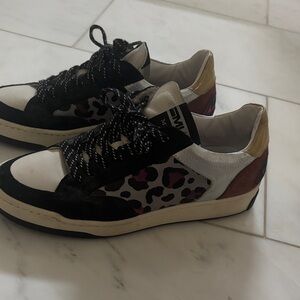 Trendy Women's Sneakers with Leopard Print